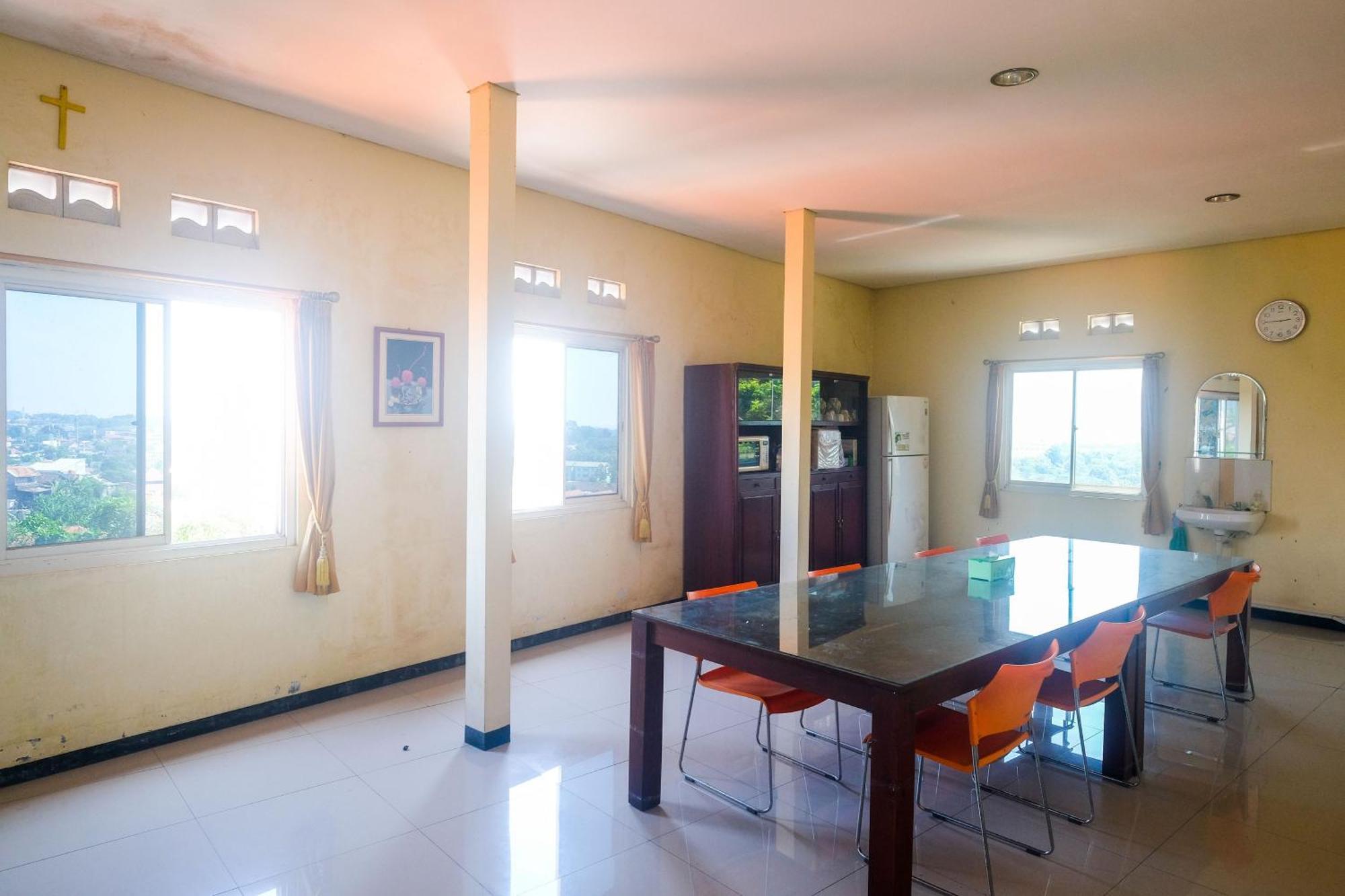Hotel Reddoorz Near Exit Tol Krapyak 3 2*